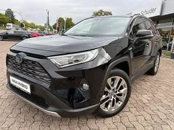 Tiefschwarz mica metallic Gebraucht 2021 Toyota RAV4 Hybrid Plus SUV | 33.990 € (Teuer)