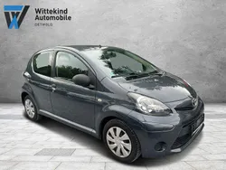 Grau Gebraucht 2012 Toyota Aygo Basis Kleinwagen | 4.499 € (Fairer Preis)