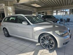 Silber Gebraucht 2011 BMW 330 Sport Line Kombi | 10.890 € (Guter Preis)