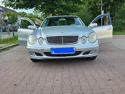 Silber Gebraucht 2002 Mercedes E240 Classic Limousine | 2.800 € (Teuer)