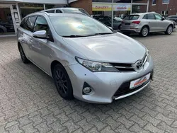Ultra silver Gebraucht 2015 Toyota Auris Kombi | 6.200 € (Guter Preis)