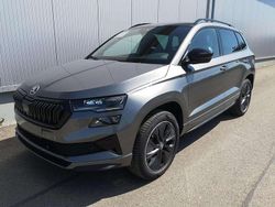 Graphitgrau metallic Neu 2025 Skoda Karoq SportLine SUV | 40.290 € (Fairer Preis)