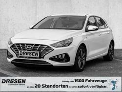 Weiss Gebraucht 2023 Hyundai i30 Trend Limousine | 19.450 € (Fairer Preis)