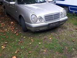 Gebraucht 1998 Mercedes E290 Limousine | 500 €