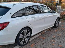 Weiß Gebraucht 2016 Mercedes 190 Limousine | 15.000 €