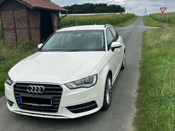 Weiß Gebraucht 2013 Audi A3 Sportback Attraction Limousine | 8.900 € (Fairer Preis)