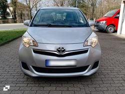 Silber Gebraucht 2012 Toyota Verso-S Comfort Van / Kleinbus | 7.600 € (Fairer Preis)
