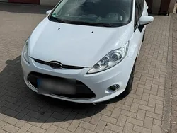 Weiß Gebraucht 2012 Ford Fiesta Kleinwagen | 3.600 € (Fairer Preis)