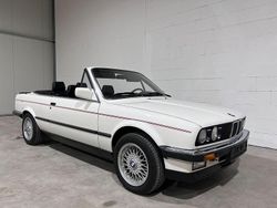 Weiß Gebraucht 1990 BMW 325 Cabriolet Cabrio | 27.250 €