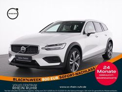 Weiß crystal white pearl / met Gebraucht 2023 Volvo V60 CC Plus Kombi | 37.450 € (Guter Preis)