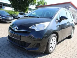 Schwarz Gebraucht 2013 Toyota Verso-S Van / Kleinbus | 7.490 € (Fairer Preis)