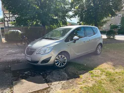 Silber Gebraucht 2012 Opel Meriva Van / Kleinbus | 2.500 € (Guter Preis)