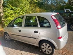 Grau Gebraucht 2004 Opel Meriva Van / Kleinbus | 2.000 € (Guter Preis)