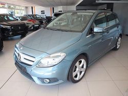 Blau Gebraucht 2012 Mercedes B180 Van / Kleinbus | 9.879 € (Fairer Preis)