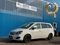 Weiß Gebraucht 2011 Opel Zafira Van / Kleinbus | 2.990 € (Fairer Preis)