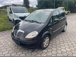 Schwarz Gebraucht 2005 Lancia Musa Van / Kleinbus | 750 € (Superpreis)
