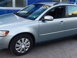Grau Gebraucht 2009 Volvo V50 Kinetic Kombi | 2.999 € (Fairer Preis)