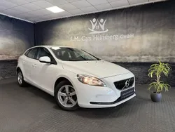 Weiß Gebraucht 2018 Volvo V40 Business Edition Kombi | 14.900 € (Fairer Preis)