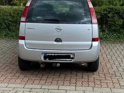 Grau Gebraucht 2004 Opel Meriva Van / Kleinbus | 1.000 € (Fairer Preis)