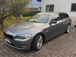 Grau Gebraucht 2011 BMW 525 Kombi | 8.000 €