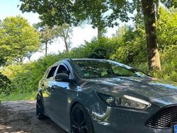 Grau Gebraucht 2015 Ford Focus ST Kombi | 14.500 € (Etwas zu teuer)