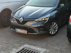 Grau Gebraucht 2021 Renault Clio V Kleinwagen | 9.500 € (Superpreis)