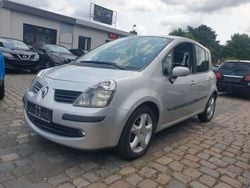 Grau Gebraucht 2006 Renault Modus Van / Kleinbus | 3.199 € (Fairer Preis)