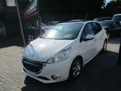 Weiß Gebraucht 2012 Peugeot 208 Active Kleinwagen | 7.999 € (Fairer Preis)