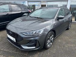 Magneticgrau (metallic) (metallic) Gebraucht 2024 Ford Focus ST-Line Kombi | 22.450 € (Guter Preis)