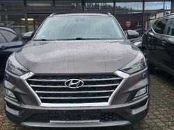 Grau Gebraucht 2019 Hyundai Tucson Premium SUV | 19.900 € (Fairer Preis)