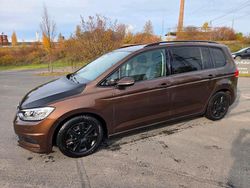 Braun Gebraucht 2016 VW Touran Van / Kleinbus | 15.999 € (Fairer Preis)