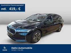 Ebony schwarz metallic Gebraucht 2024 Skoda Superb Selection Kombi | 32.930 € (Fairer Preis)