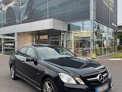 Schwarz Gebraucht 2009 Mercedes E200 AMG line Limousine | 18.650 €