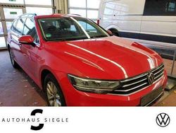 Rot Gebraucht 2023 VW Passat Business Kombi | 19.880 € (Superpreis)