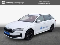 Moon white metallic Gebraucht 2024 Skoda Octavia Selection Kombi | 33.880 € (Fairer Preis)