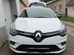 Weiß Gebraucht 2018 Renault Clio IV LIMITED Kleinwagen | 8.450 €