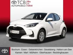Weiß Neu 2025 Toyota Yaris Hybrid Business Edition Limousine | 26.700 € (Etwas zu teuer)