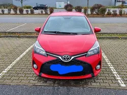 Rot Gebraucht 2015 Toyota Yaris Edition Limousine | 8.500 € (Fairer Preis)