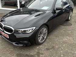 Schwarz Gebraucht 2019 BMW 318 Sport Line Kombi | 21.800 € (Fairer Preis)