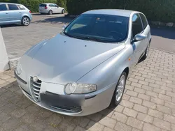 Grau Gebraucht 2003 Alfa Romeo 147 Kleinwagen | 600 € (Fairer Preis)