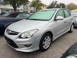 Weiß Gebraucht 2011 Hyundai i30 Limousine | 2.500 € (Fairer Preis)