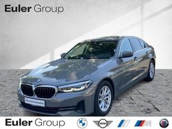 Grau Gebraucht 2022 BMW 520 Limousine | 30.666 € (Guter Preis)