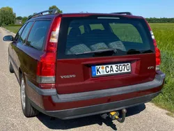 Rot Gebraucht 2000 Volvo V70 Kombi | 2.200 €