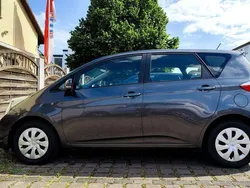 Grau Gebraucht 2012 Toyota Verso-S Multidrive S Van / Kleinbus | 8.500 € (Fairer Preis)