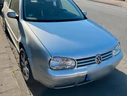 Silber Gebraucht 2003 VW Golf IV Kleinwagen | 800 € (Guter Preis)
