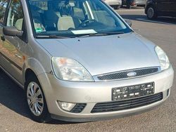 Grau Gebraucht 2002 Ford Fiesta Ghia Limousine | 1.850 € (Fairer Preis)