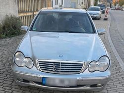 Grau Gebraucht 2002 Mercedes C220 Limousine | 1.300 €