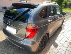 Grau Gebraucht 2009 Honda FR-V Executive Van / Kleinbus | 3.499 € (Etwas zu teuer)
