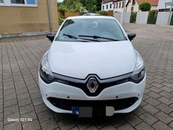 Weiß Gebraucht 2016 Renault Clio IV Kleinwagen | 6.300 € (Fairer Preis)