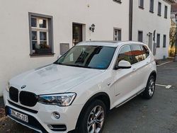 Weiß Gebraucht 2017 BMW 330 Sport Line Limousine | 21.500 €